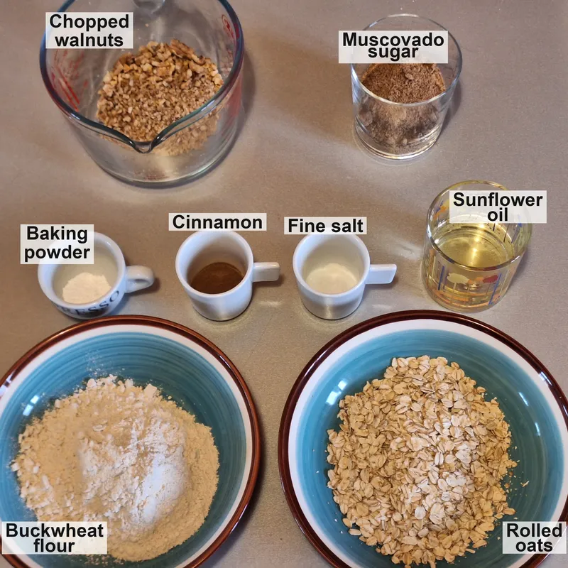 Ready for the topping: coarsely chopped walnuts, whole grain sugar (the small amount of molasses gives the dark color and a bit of aroma), instant yeast, cinnamon, salt, sunflower oil, buckwheat flour and whole oat flakes