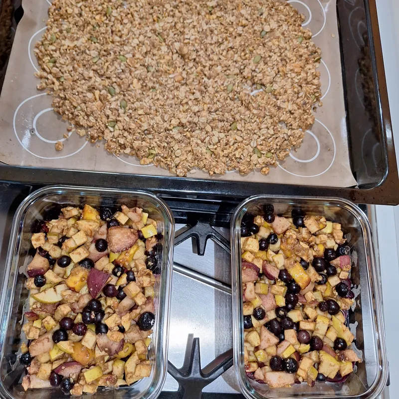 siamo pronti per mettere la granola sulla frutta